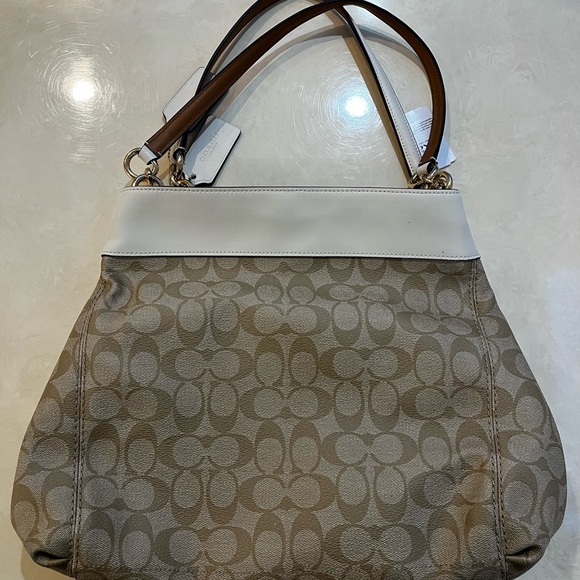 Coach Lexy - Picture 3 of 5